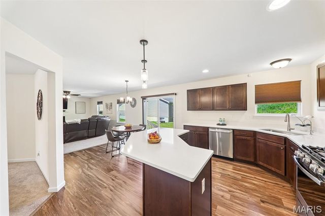 819 Cedar Bluff Way, Fenton, MO 63026