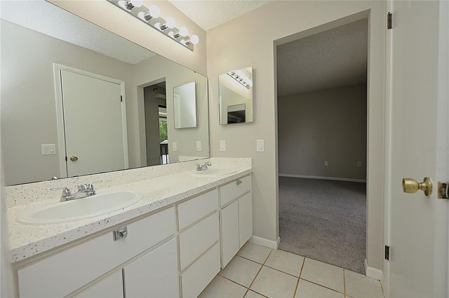 1808 VILLAGE COURT, Mulberry, FL 33860
