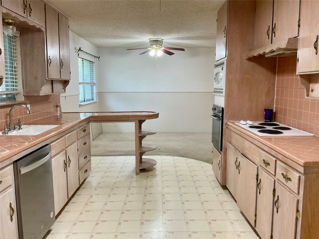 8600 Twilight Drive W, Benbrook, TX 76116