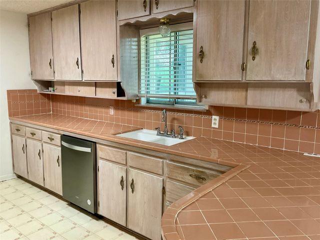 8600 Twilight Drive W, Benbrook, TX 76116