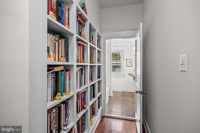 239 WOODLAND AVE, Blackwood, NJ 08012