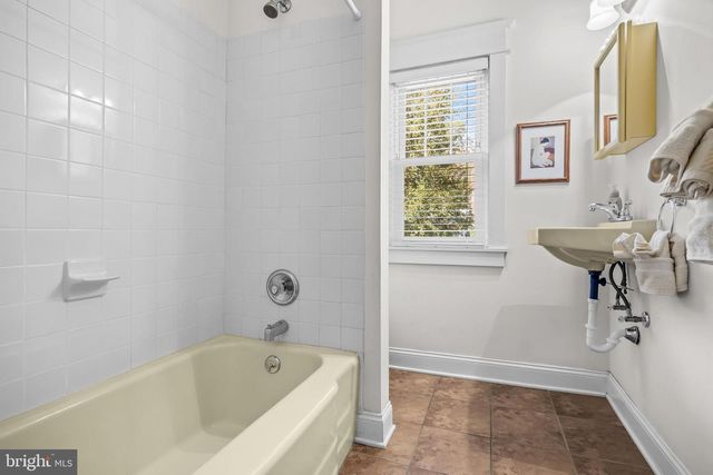 239 WOODLAND AVE, Blackwood, NJ 08012