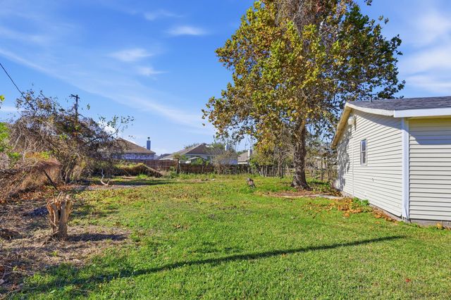 301 Brown Drive, Texas City, TX 77591