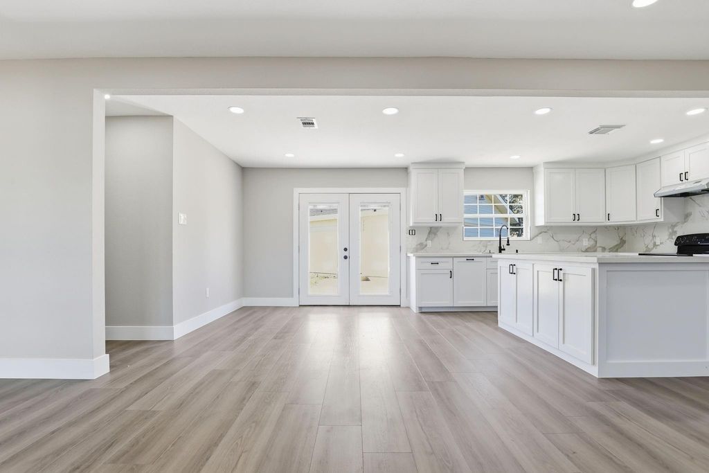 301 Brown Drive, Texas City, TX 77591