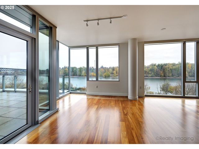 841 S GAINES St 319, Portland, OR 97239