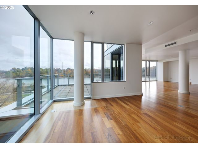 841 S GAINES St 319, Portland, OR 97239