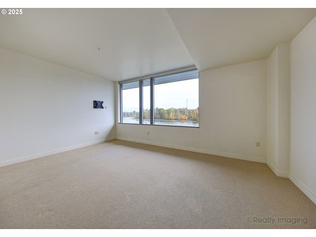 841 S GAINES St 319, Portland, OR 97239