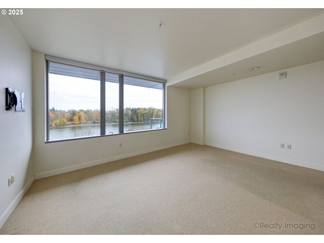 841 S GAINES St 319, Portland, OR 97239