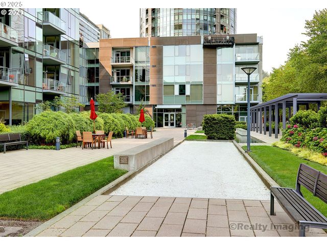 841 S GAINES St 319, Portland, OR 97239