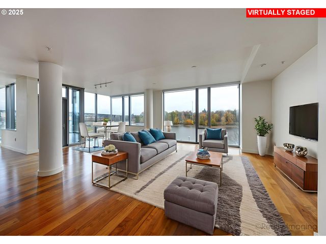 841 S GAINES St 319, Portland, OR 97239