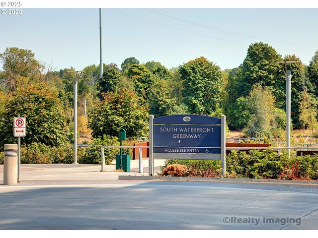 841 S GAINES St 319, Portland, OR 97239