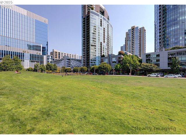 841 S GAINES St 319, Portland, OR 97239