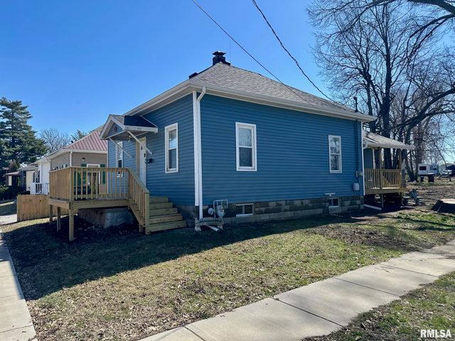 902 E OAK Street, Taylorville, IL 62568