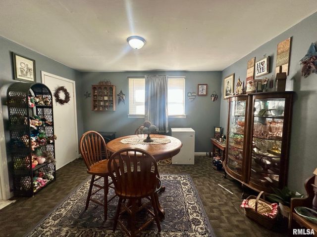 902 E OAK Street, Taylorville, IL 62568