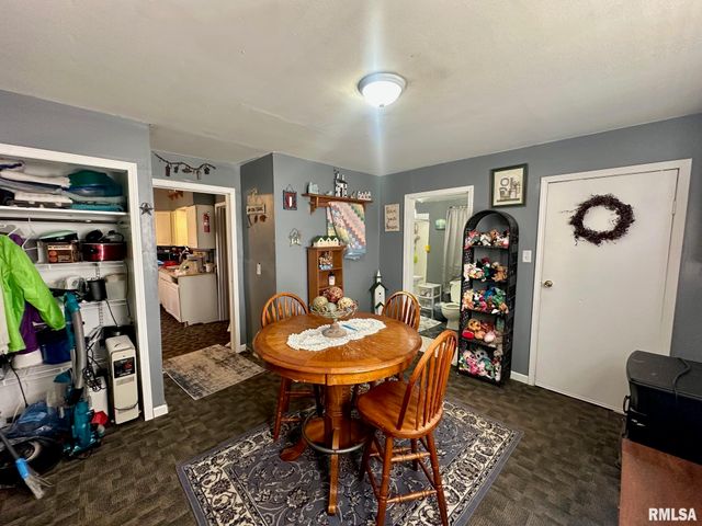 902 E OAK Street, Taylorville, IL 62568