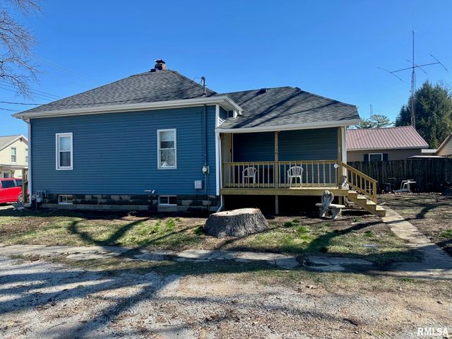 902 E OAK Street, Taylorville, IL 62568