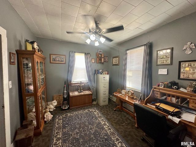 902 E OAK Street, Taylorville, IL 62568