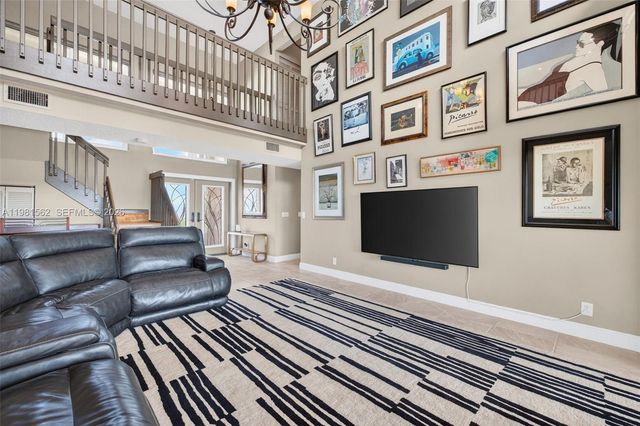 10376 SW 18th St, Davie, FL 33324