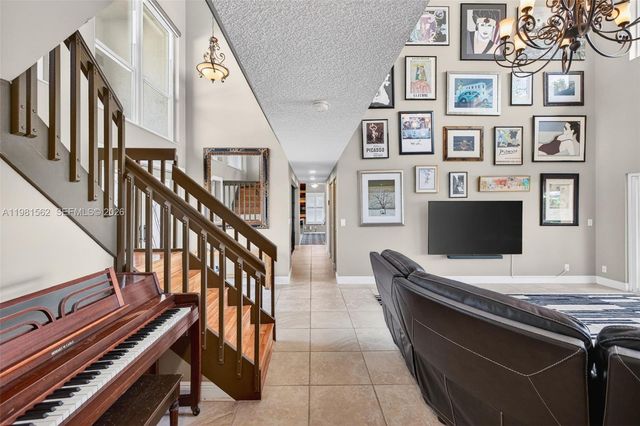 10376 SW 18th St, Davie, FL 33324