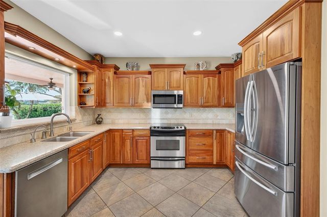 10376 SW 18th St, Davie, FL 33324