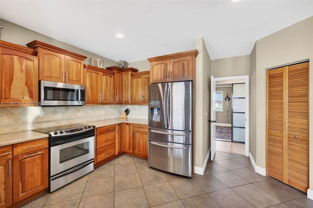 10376 SW 18th St, Davie, FL 33324