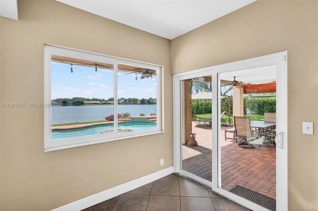 10376 SW 18th St, Davie, FL 33324