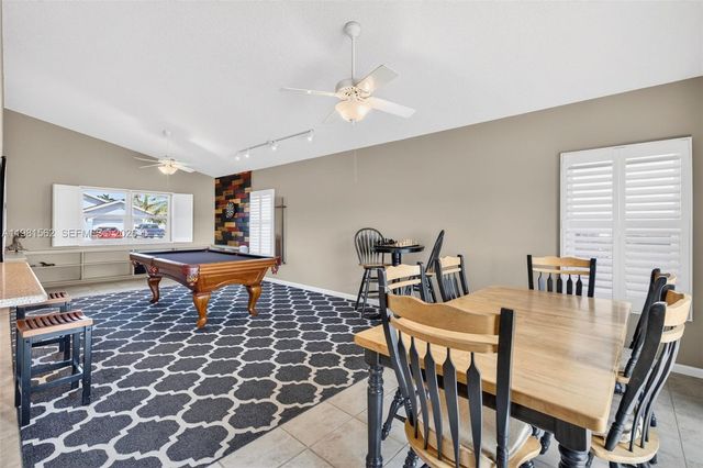 10376 SW 18th St, Davie, FL 33324