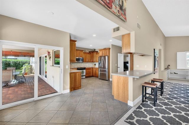 10376 SW 18th St, Davie, FL 33324