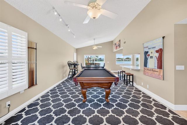 10376 SW 18th St, Davie, FL 33324