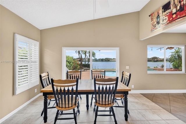 10376 SW 18th St, Davie, FL 33324