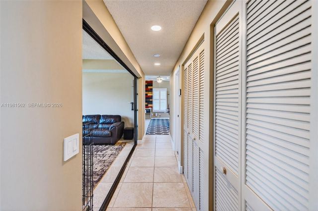 10376 SW 18th St, Davie, FL 33324