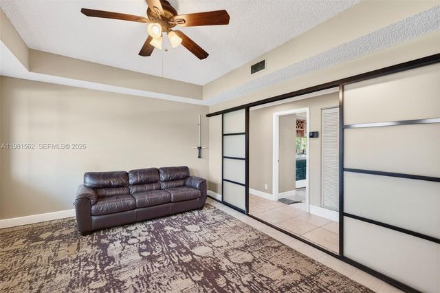 10376 SW 18th St, Davie, FL 33324