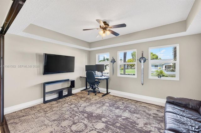 10376 SW 18th St, Davie, FL 33324