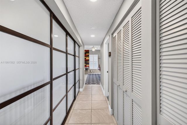 10376 SW 18th St, Davie, FL 33324