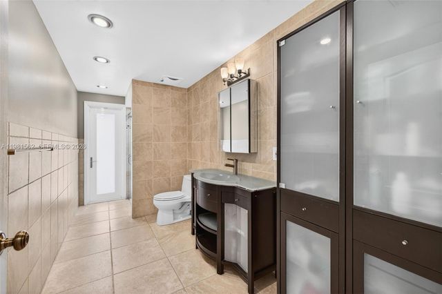 10376 SW 18th St, Davie, FL 33324