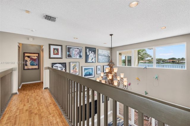 10376 SW 18th St, Davie, FL 33324