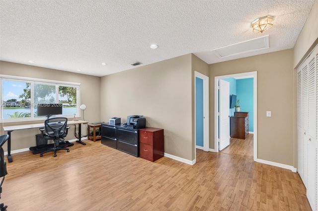 10376 SW 18th St, Davie, FL 33324