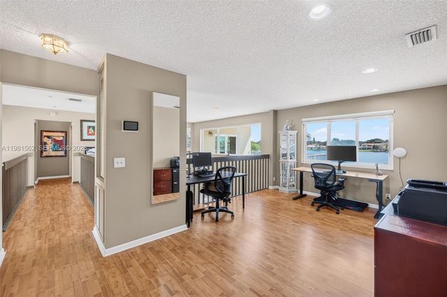 10376 SW 18th St, Davie, FL 33324