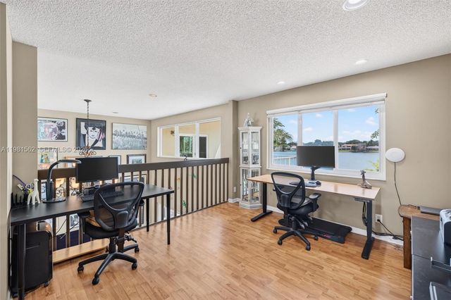 10376 SW 18th St, Davie, FL 33324