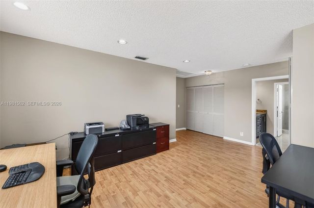 10376 SW 18th St, Davie, FL 33324