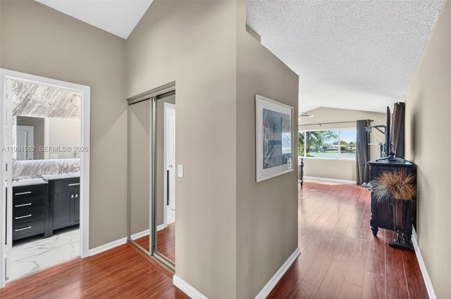 10376 SW 18th St, Davie, FL 33324