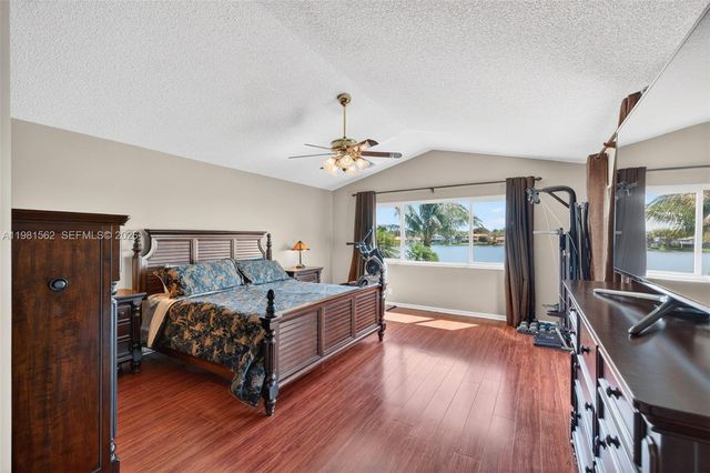 10376 SW 18th St, Davie, FL 33324