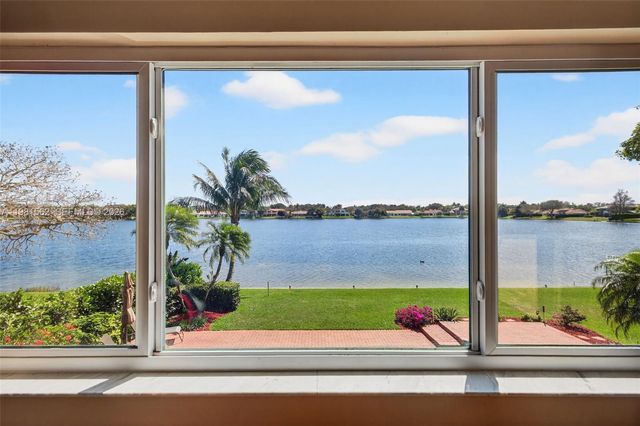 10376 SW 18th St, Davie, FL 33324