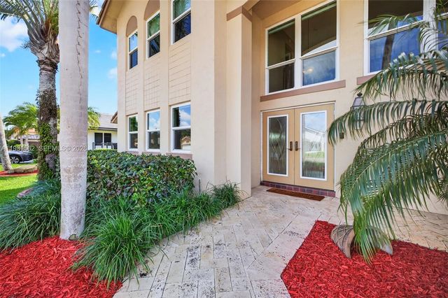 10376 SW 18th St, Davie, FL 33324