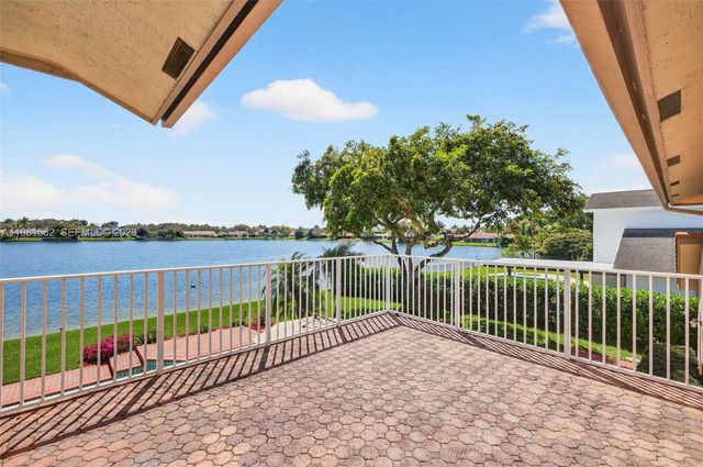 10376 SW 18th St, Davie, FL 33324