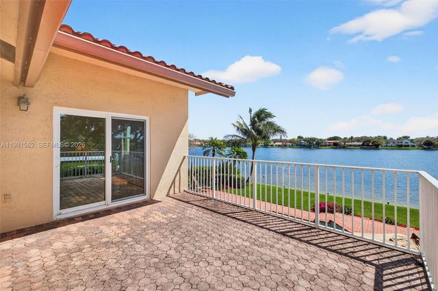 10376 SW 18th St, Davie, FL 33324