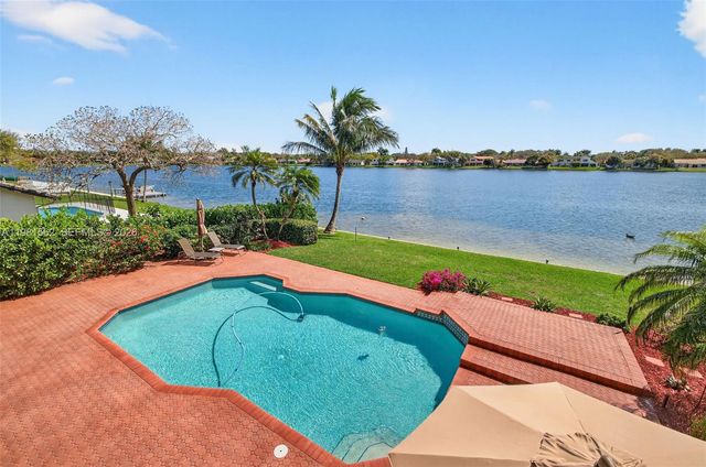 10376 SW 18th St, Davie, FL 33324