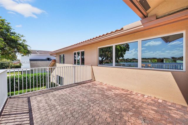 10376 SW 18th St, Davie, FL 33324