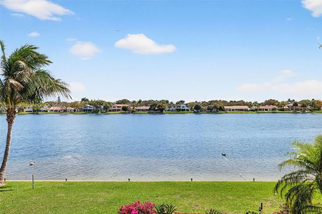 10376 SW 18th St, Davie, FL 33324