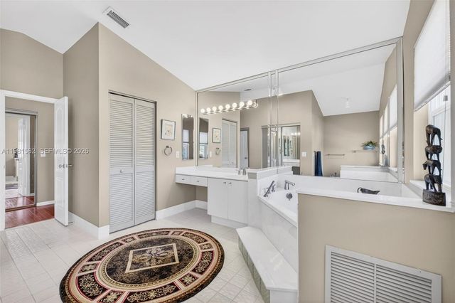 10376 SW 18th St, Davie, FL 33324